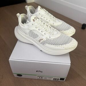 NWT APL Zipline ivory/sandstone size 7.5 women’s